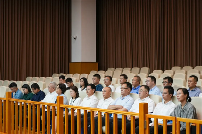 聚焦全国检察机关刑事案件出庭支持公诉评议活动|强索债务还是暴力抢劫？检察官出庭抗